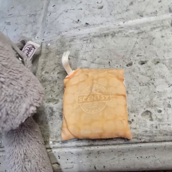 Scentsy Buddy Glendon the Goat 45cm - Retired - No Box with Scent pouch included - Picture 6 of 12